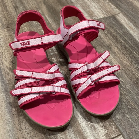 TEVA ORCHID BLOOM youth size 7 - Picture 1 of 7